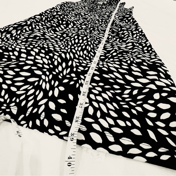 London Style Sleeveless Ruffle Dress | Black White V Neck Knee Length Polka Dot - Picture 9 of 9